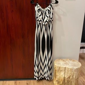 Forever 21 Black and White Maxi Dress